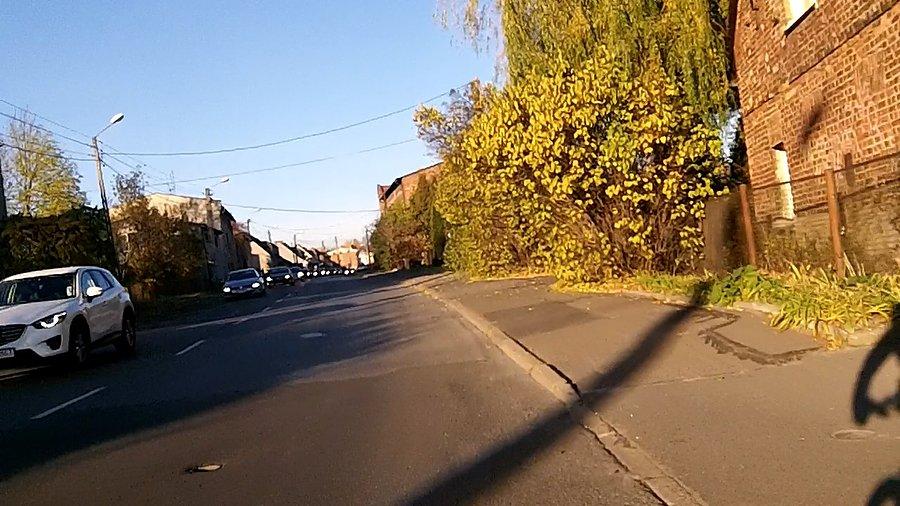 Kolejne samochody dojezdżają