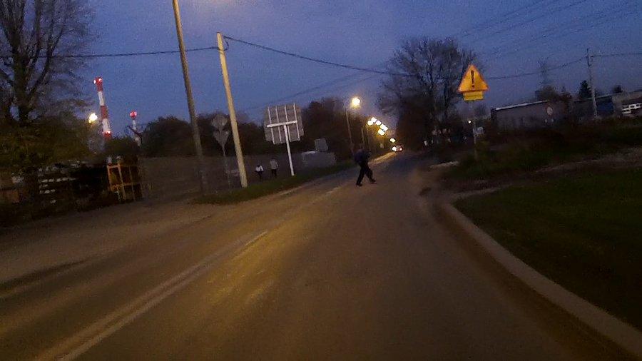 Ninja przebiega drogę :)