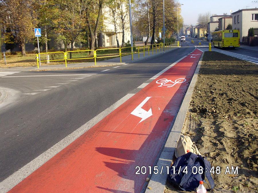Na ulicy Dąbrowskiego w pobliżu kościoła pod wezwaniem Świętego Ducha pojawił się pas do lewoskrętu