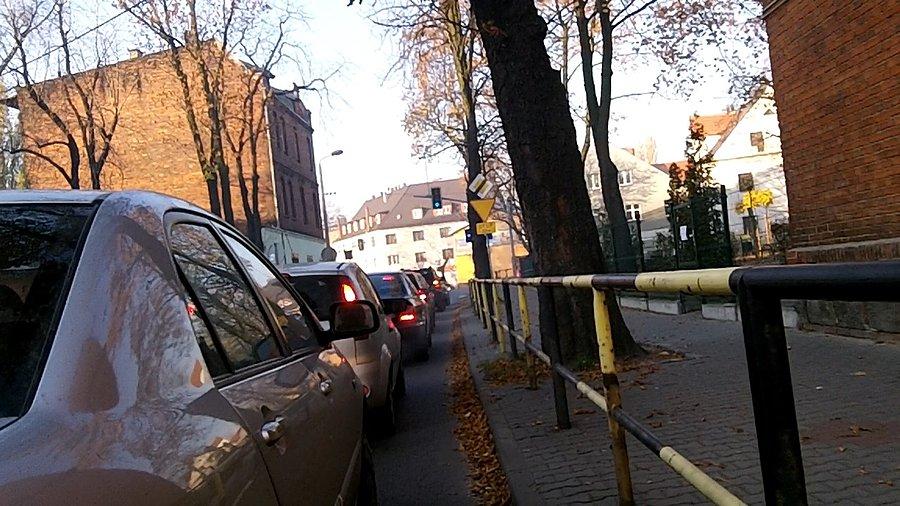 Kolejka na Beskidzkiej w Gliwicach