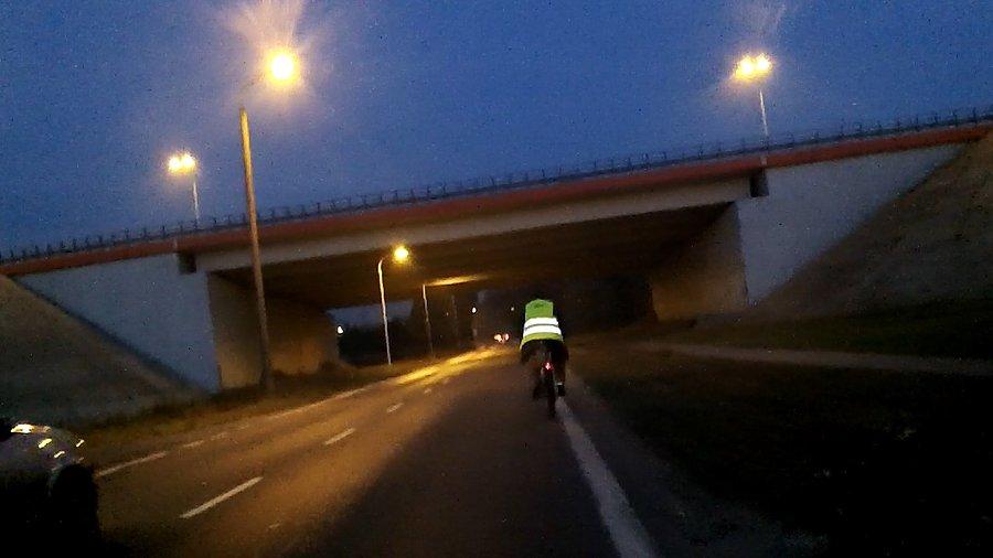 Dobrze widoczny rowerzysta :)