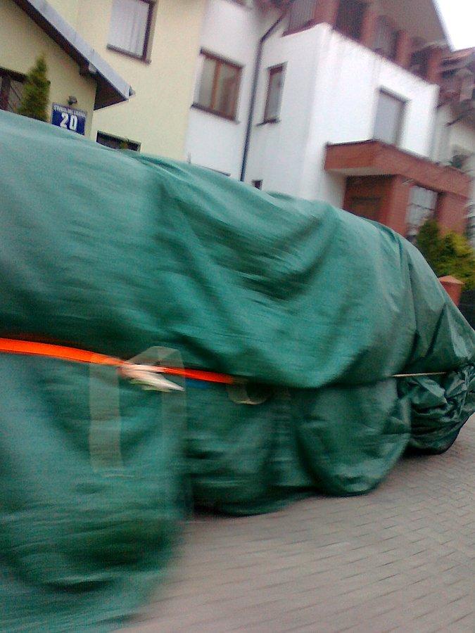 Intryguje mnie zawsze, co jest pod plandeką? Może to czołg