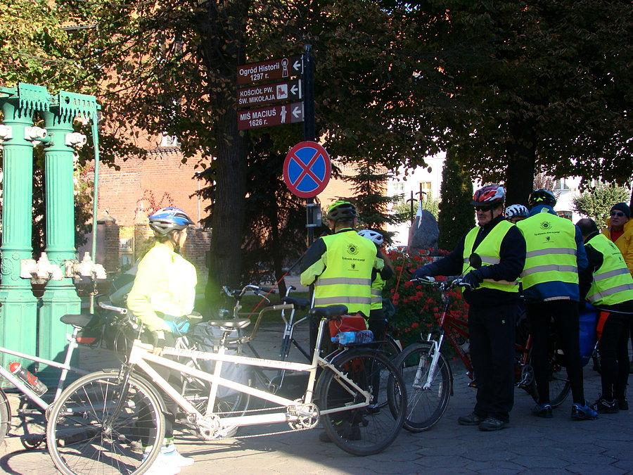 Rajd Gdynia Toruń z Fundacją NNT. Dzień trzeci.Rajd Gdynia Toruń z Fundacją NNT. Dzień trzeci.Zwiedzamy rynek w Gniewie