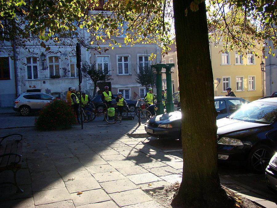 Rajd Gdynia Toruń z Fundacją NNT. Dzień trzeci.Zwiedzamy rynek w Gniewie