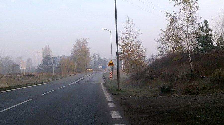 Z mgły wyłania się kopalnia Bielszowice