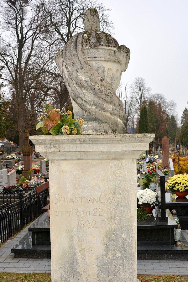Cmentarz w Chełmie przy ul. Lwowskiej, najstarszy nagrobek