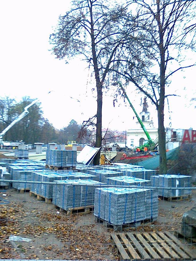 Przebudowa ulicy przed bramą pałacu Branickich