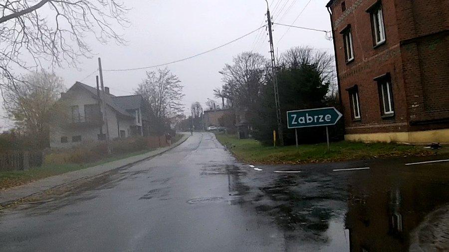 Wjazd na Jabłoniową - widać fragment kontrapasa, ale teraz tam nie jadę