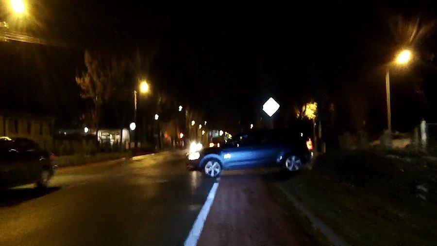 Idiota wyjeżdżający z Itam-u w Zabrzu wprost pod rozpędzony rower