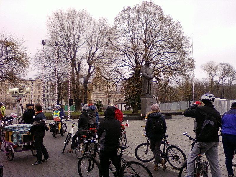 Pod pomnikiem Piłsudskiego