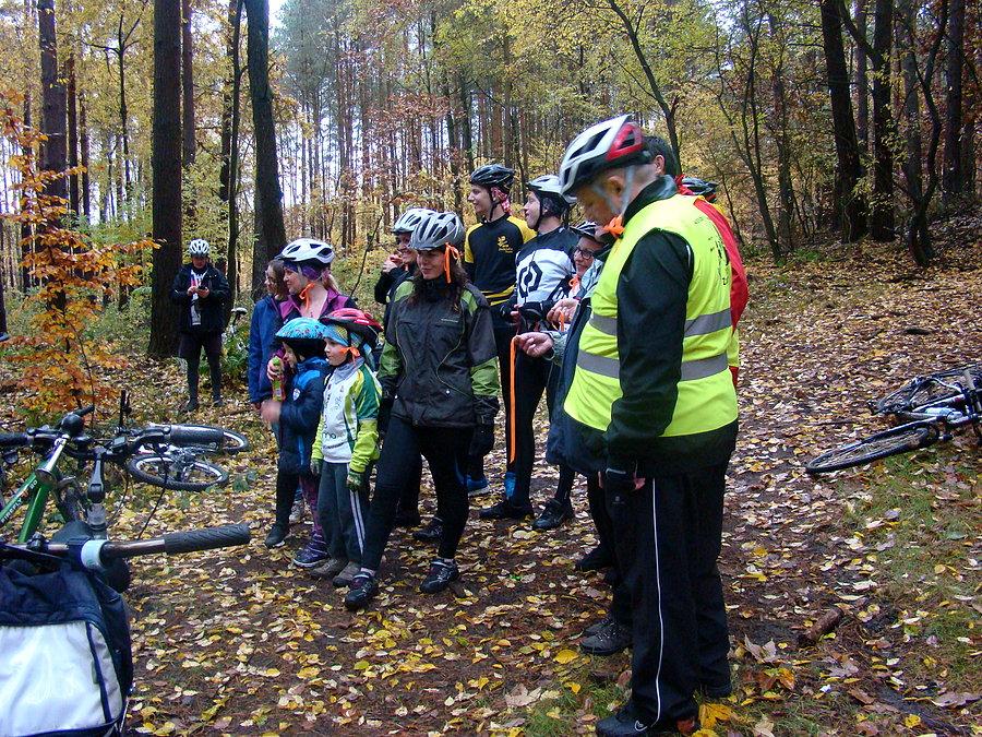 Szczeciński rowerowy Hubertus 2015. Pamiątkowe zdjęcie tych którzy znaleźli ślady lisicy
