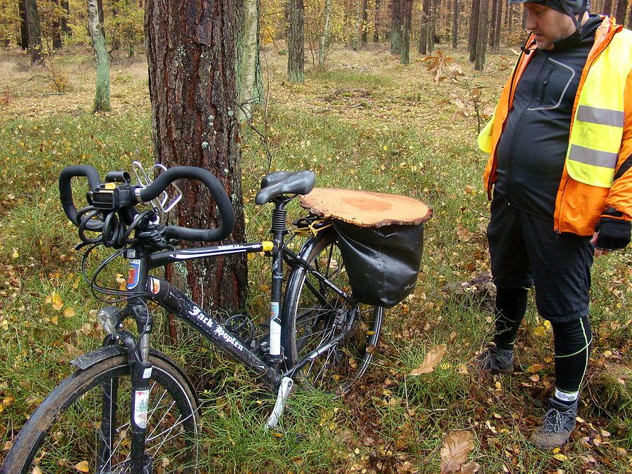 Szczeciński rowerowy Hubertus 2015. Jedni szukali lisicy a inni zbierali pamiątki z puszczy