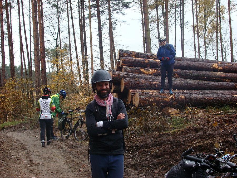 Szczeciński rowerowy Hubertus 2015. Bartek czyli nasz pilot , opiekun tandemów i "dostawca " toczków na dzisiejszą gonitwę