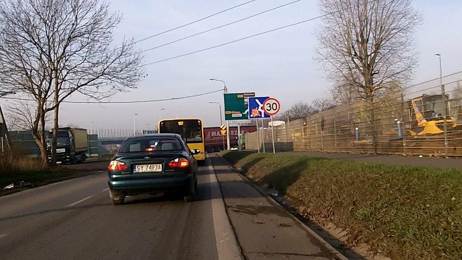 Kolejny zator ciężarówkowy na skrzyżowaniu Królewskiej Tamy z bł. Czesława