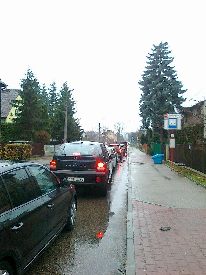 Kolejka przed przejazdem kolejowym