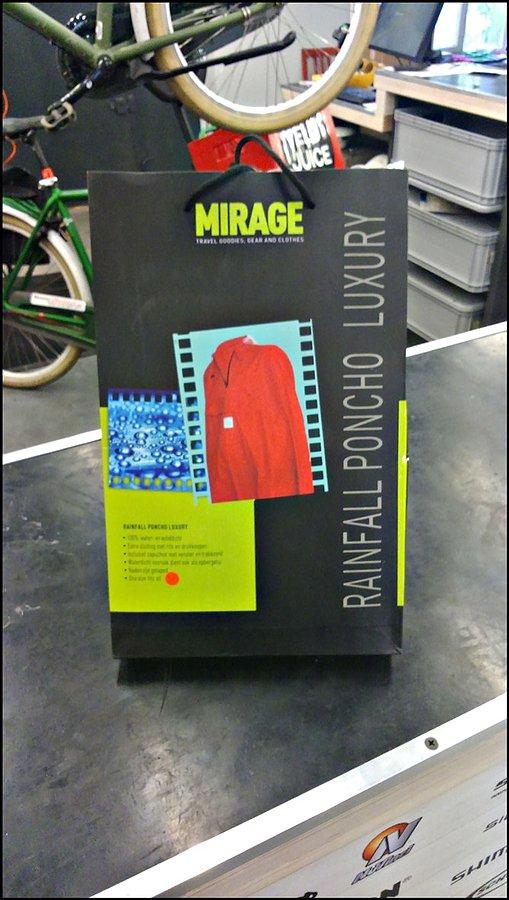 Elegancko zapkaowane nowe ponczo Mirage
