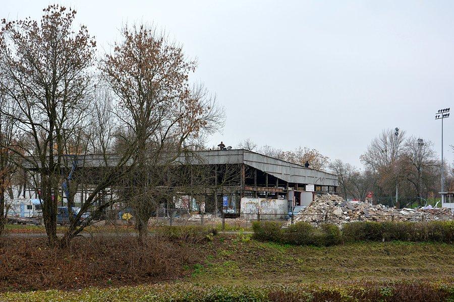 Demolka dawnej hali sportowej w Lublinie