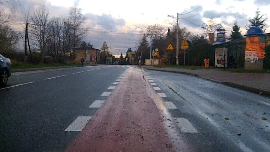 Chmury przewalają się po niebie