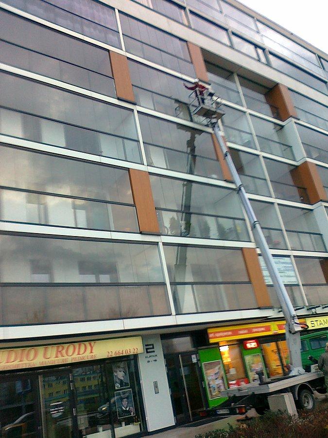 Ciekawe kto płaci za takie mycie okien lokatorzy czy może ZDM?