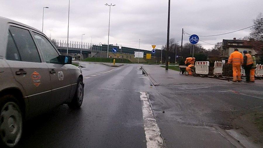 Czyżby wydłużali rowerówkę? Ma 20m, może po weekendzie będzie miała 25 ;p