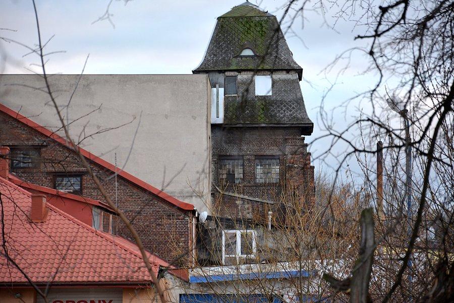 Wieża ciśnień w dawnej fabryce eternitu w Lublinie