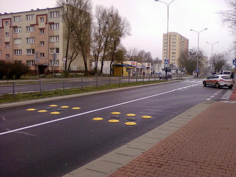 Próg zwalniajacy na Retkińskiej