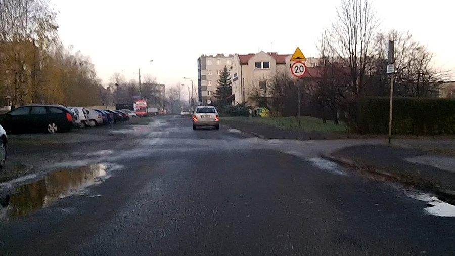 Drogi zmrożone...po wczorajszych opadach jest diabelnie śliko