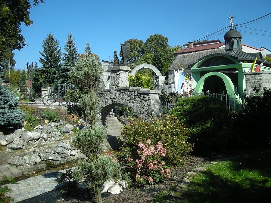 Leśniów - źródełko przy sanktuarium