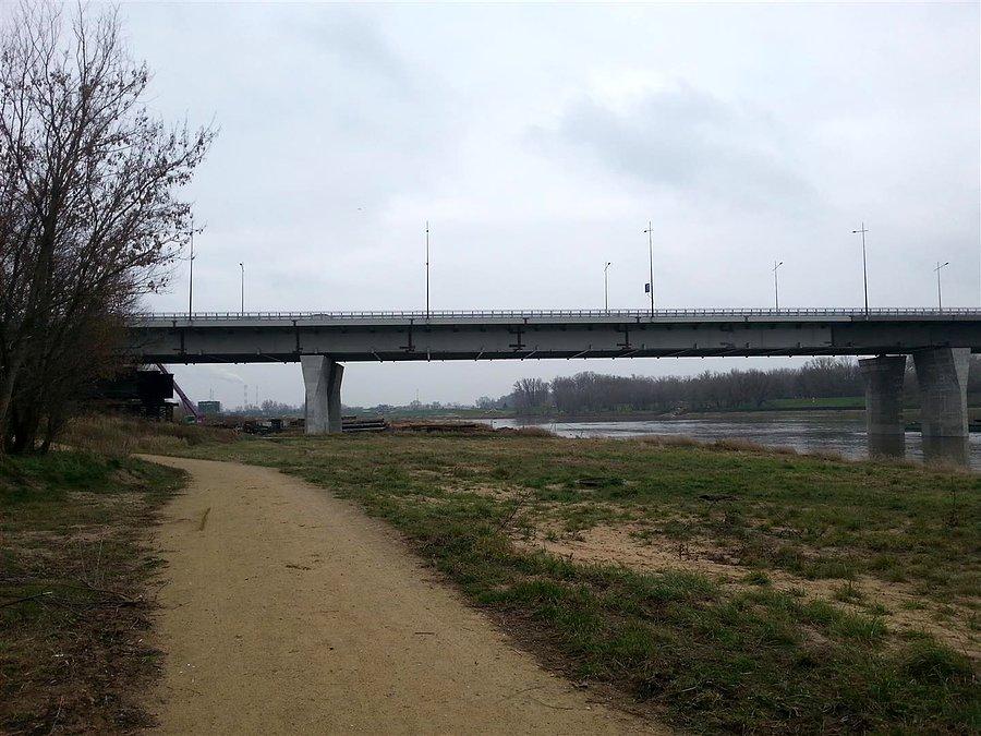 Nad Wisłą i Most Łazienkowski