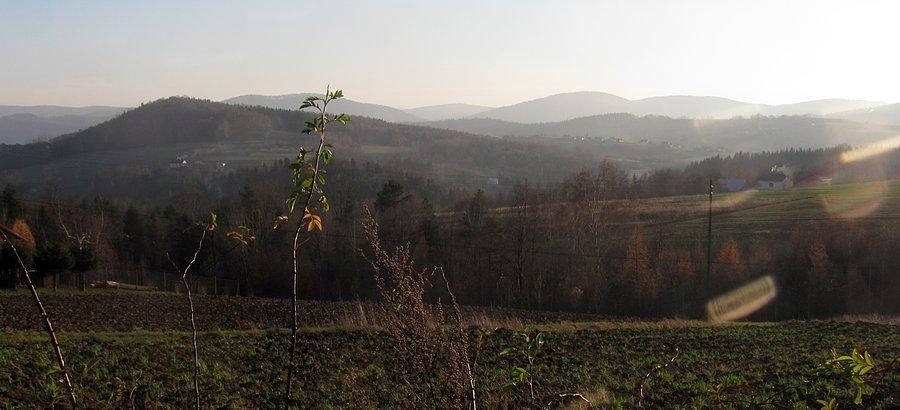 Górki nad Ropą z oddali