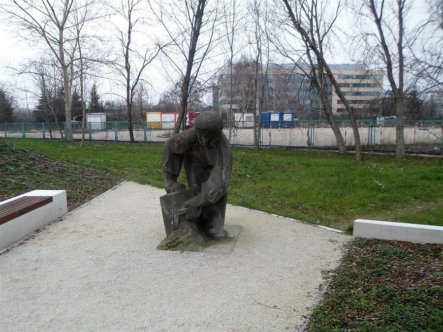 [...]jak murarz szorstką ręką potrafi cegłę kłaść,[...]