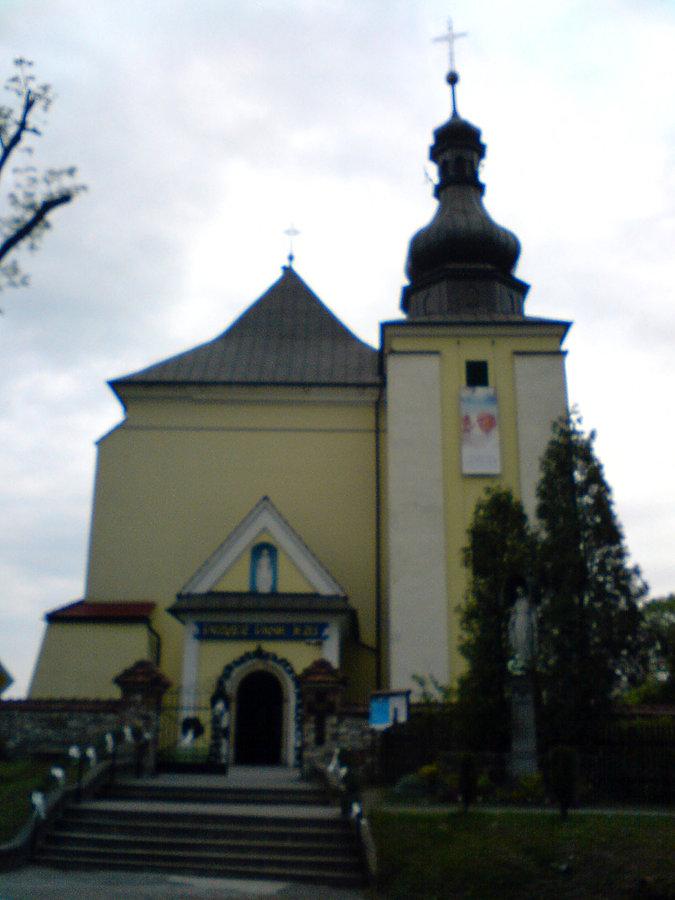 Jakiś kościółek po drodze