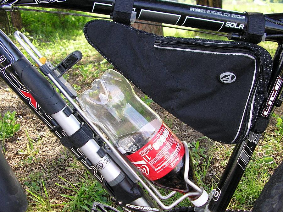 Height adjustable cage. Fits 1-1.5 liter bottles
