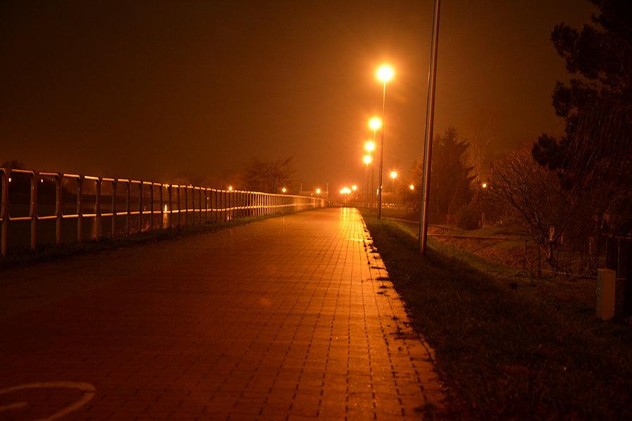 DDR nad Zalewem Zemborzyckim nocą
