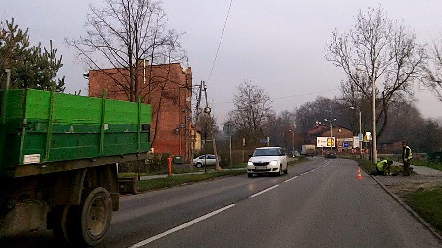 Za to niewiele dalej już w Kończycach ruch jak w ulu