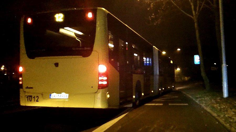 Debil prowadzący autobus... zajechał mi drogę.... cóż... mogę go tylko pozdrowić