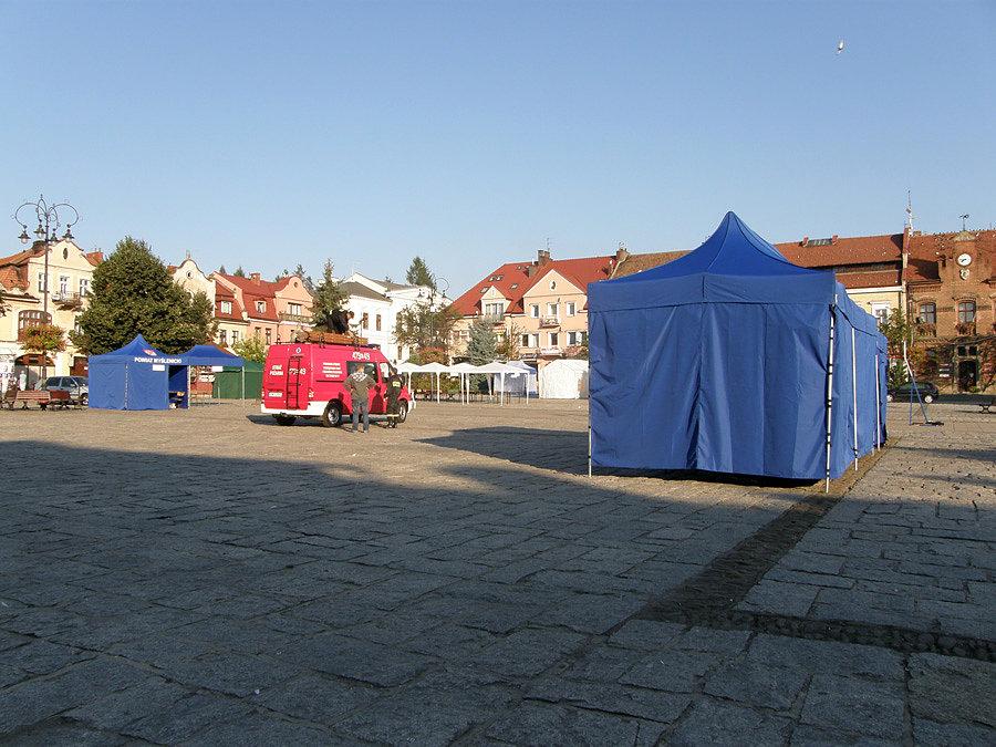 Rynek w Myślenicach - przygotowania do jakiejś imprezy