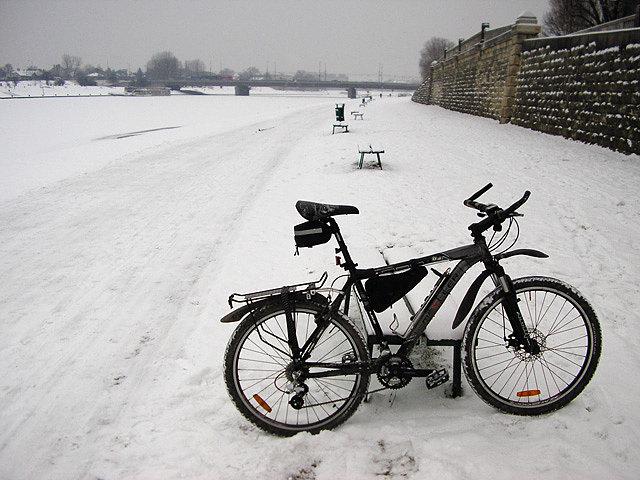 Rowerek w zimowej scenerii