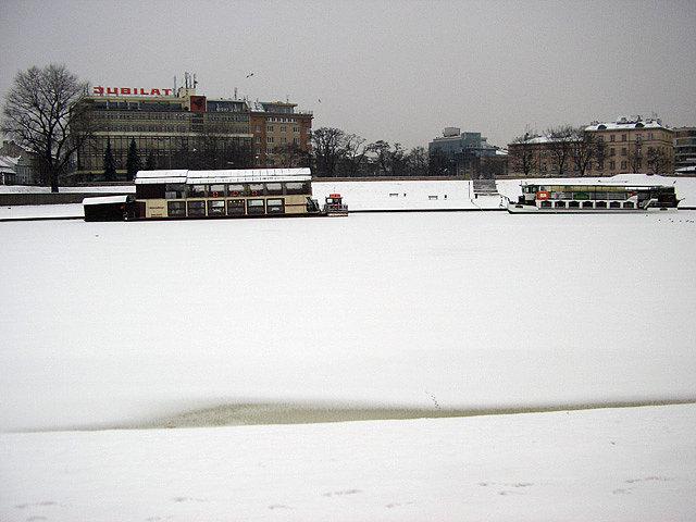 Barki - restauracje, w tle słynny Krakowski "Jubilat"