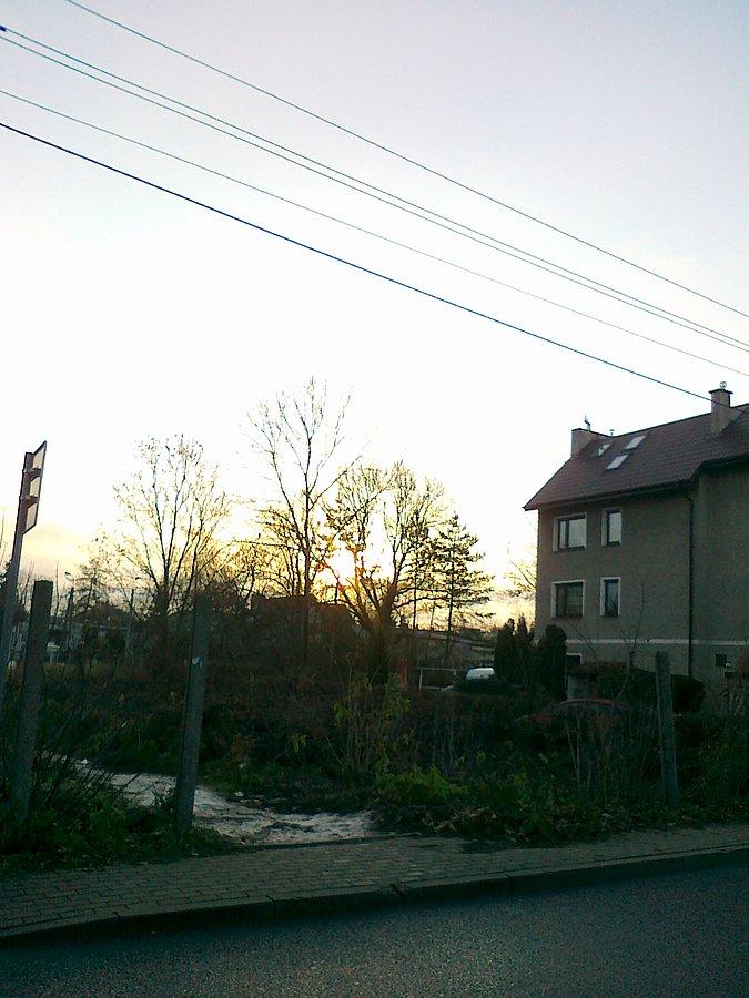 Właśnie wschodzi słońce
