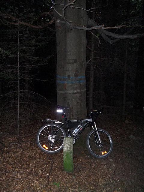 Uklejna (677 m n.p.m). Na szczycie nie było żadnej tabliczki, tylko taki słupek