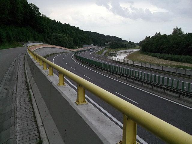 Droga serwisowa wzdłuż Zakopianki