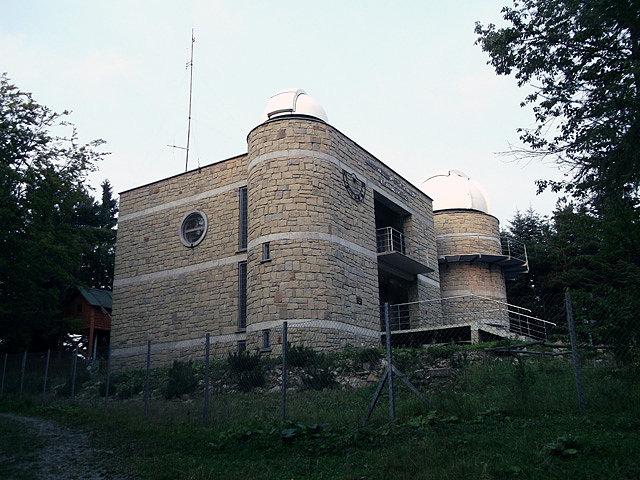 Nowe obserwatorium astronomiczne na Lubomirze - otwarte w 2007 r. tuż obok szczątków starego, zniszczonego przez Niemców w czasie II Wojny Światowej