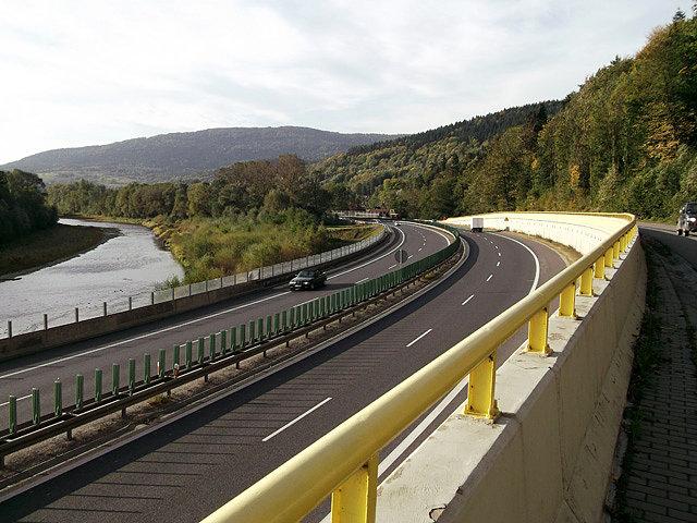 Drogą serwisową wzdłuż S7 (popularnej "Zakopianki")