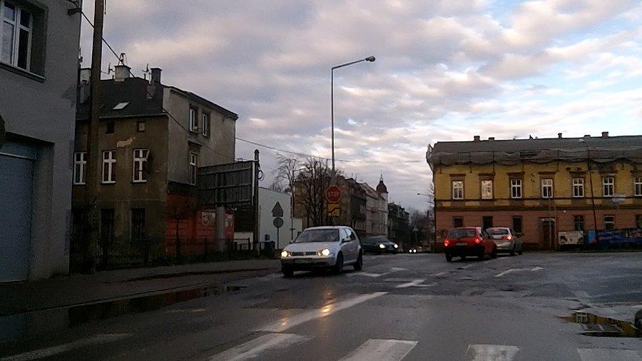 A tu pan wpakował się na jednokierunkową pod prąd :)