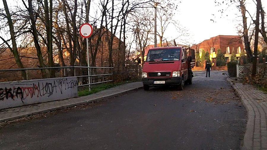 I tutaj też gałęzie lecą