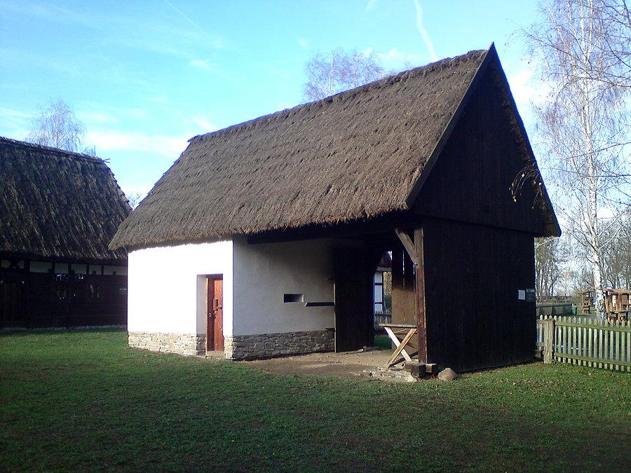 Brama wjazdowa i stajnia ze Starego Lasu, 2 poł. XIX w