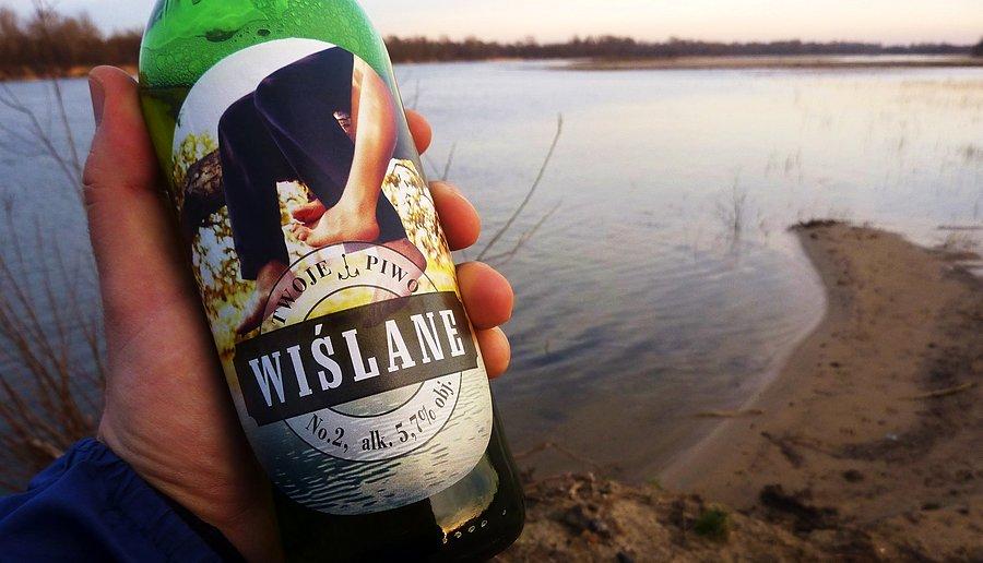 Piwo wypite nad Wisłą. Zawartość butelki mocno średnia