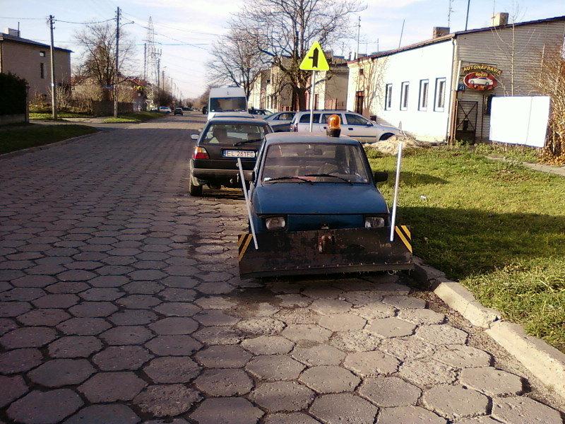 Maluch z pługiem