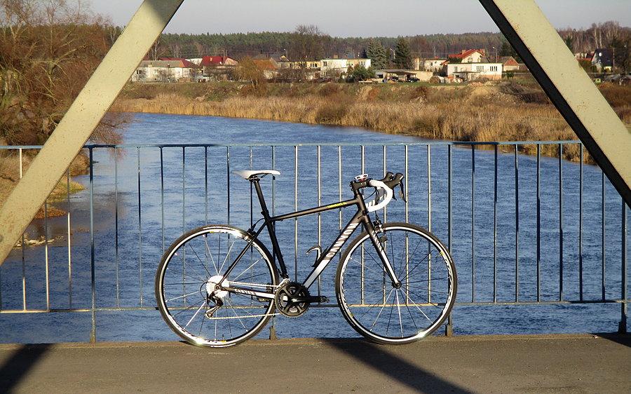 Klimatyczny lansik na nadwarciańskim moście
